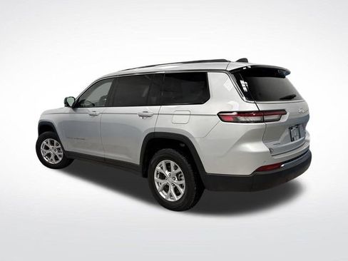 Used 2023 Jeep Grand Cherokee L Limited w/ Luxury Tech Group II image 3