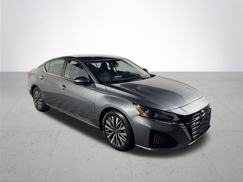 Used 2024 Nissan Altima 2.5 SV FWD image 4