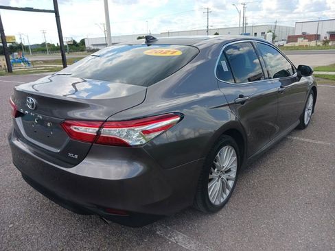 Used 2018 Toyota Camry XLE w/ Driver Assist Package FWD image 3