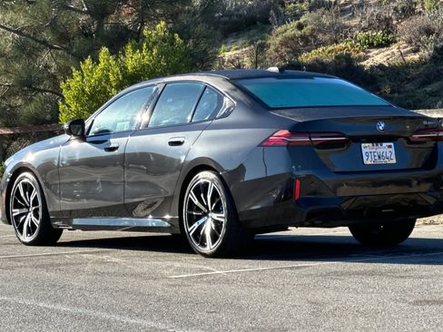 Used 2025 BMW 530i w/ M Sport Package image 7