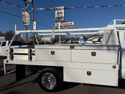 Used 2015 Ford F550 2WD Regular Cab Super Duty image 9