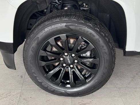 Certified 2022 GMC Canyon Elevation w/ Elevation Premium Package AWD/4WD image 4