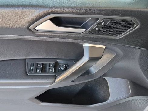 Used 2021 Volkswagen Tiguan SE FWD image 18