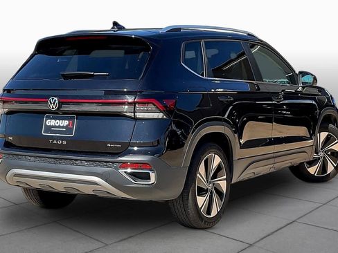 Used 2025 Volkswagen Taos SE image 14