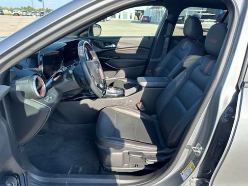 Used 2025 Chevrolet Trax RS w/ Sunroof Package FWD image 13