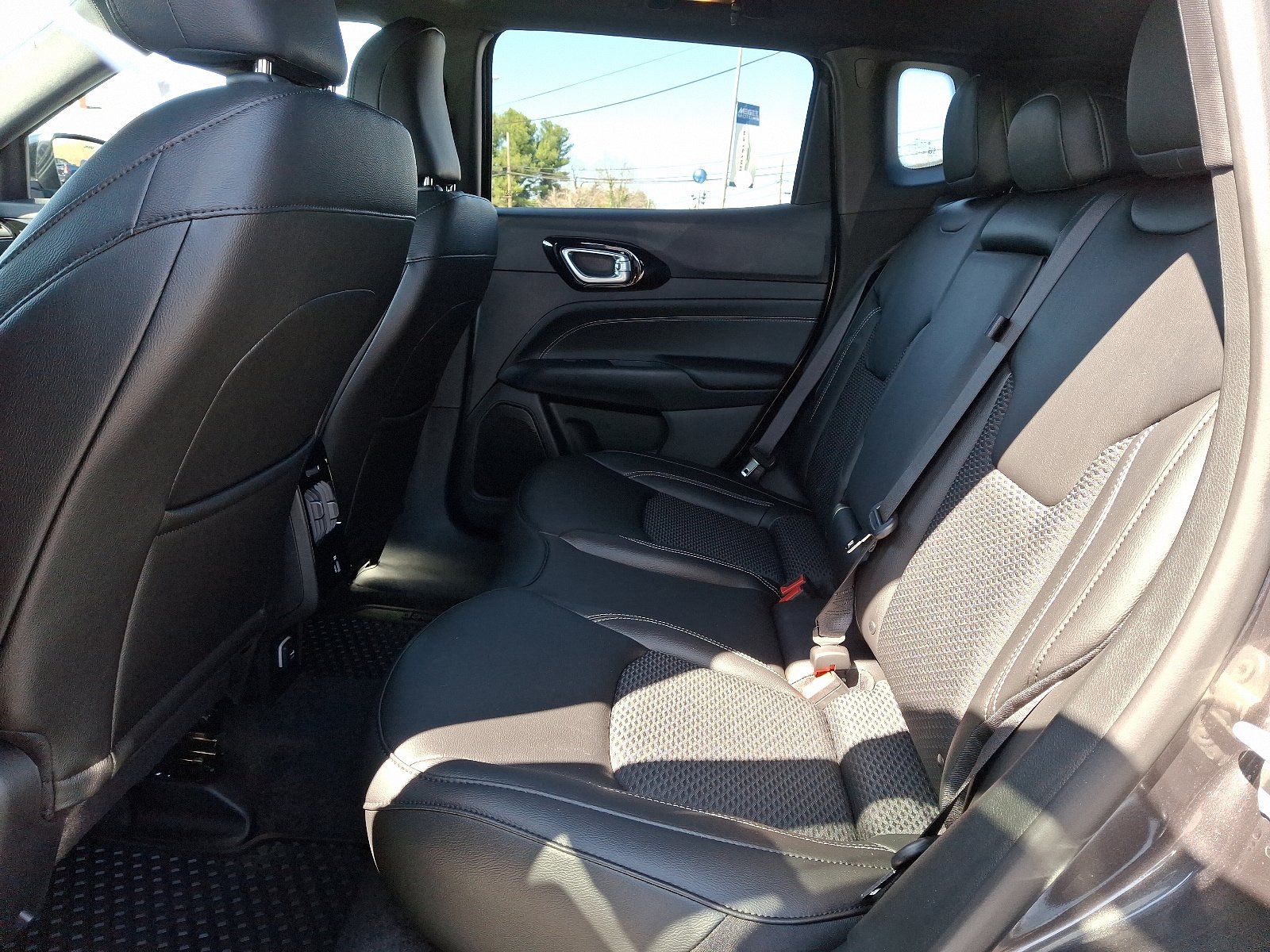 Used 2024 Jeep Compass Latitude w/ Convenience Group AWD/4WD image 10