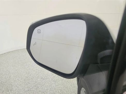 Used 2025 Toyota Sienna XLE FWD image 24