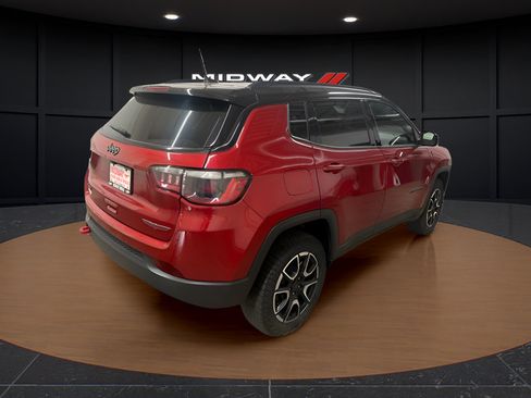 Used 2025 Jeep Compass Trailhawk AWD/4WD image 4