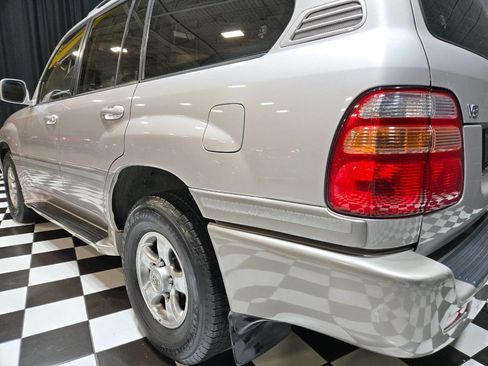 Used 2002 Toyota Land Cruiser image 16