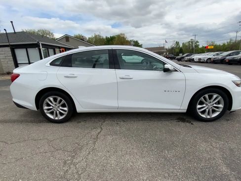 Used 2017 Chevrolet Malibu LT FWD image 9