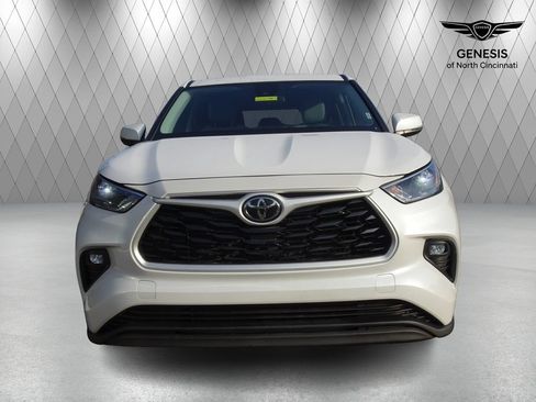 Used 2023 Toyota Highlander LE AWD/4WD image 7