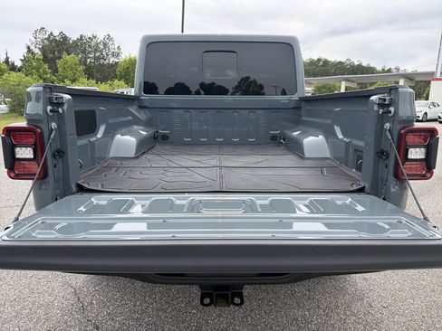 Used 2025 Jeep Gladiator Mojave AWD/4WD image 29