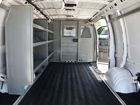 Used 2020 Chevrolet Express 2500 RWD image 12