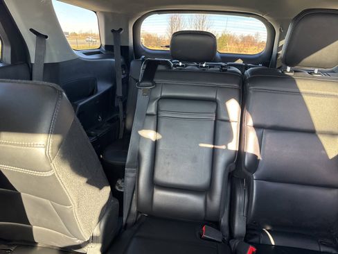 Used 2024 Ford Explorer XLT w/ Equipment Group 202A image 10