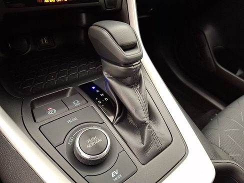 Certified 2025 Toyota RAV4 XLE AWD/4WD image 4