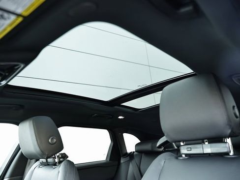 New 2026 Land Rover Range Rover Velar Dynamic SE image 18