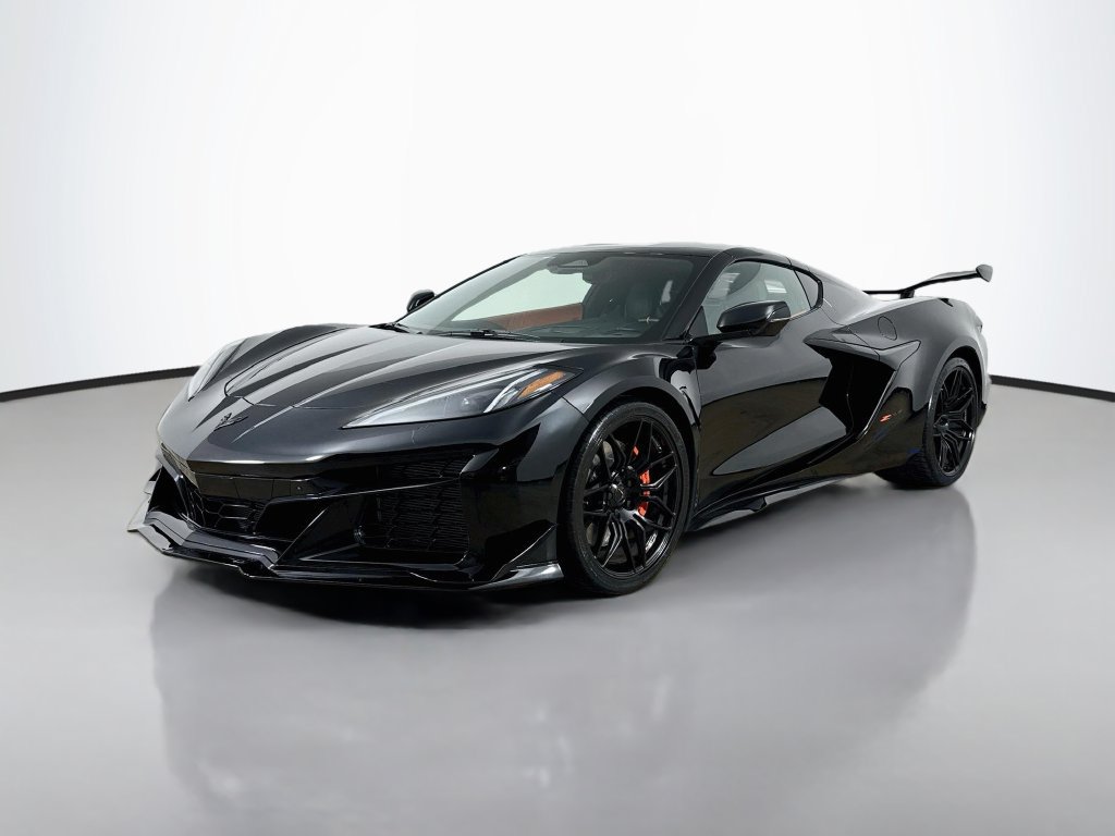 Used 2025 Chevrolet Corvette Z06 RWD image 3
