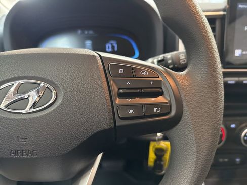 Used 2025 Hyundai Venue SE image 18