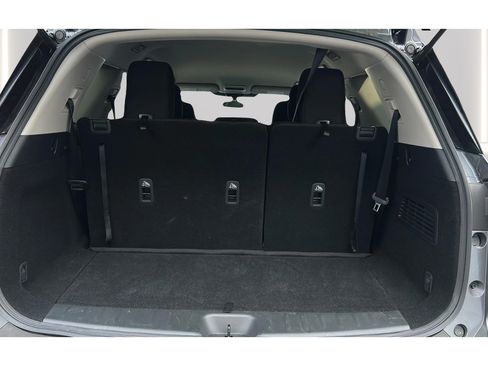 Used 2025 Nissan Pathfinder S FWD image 9