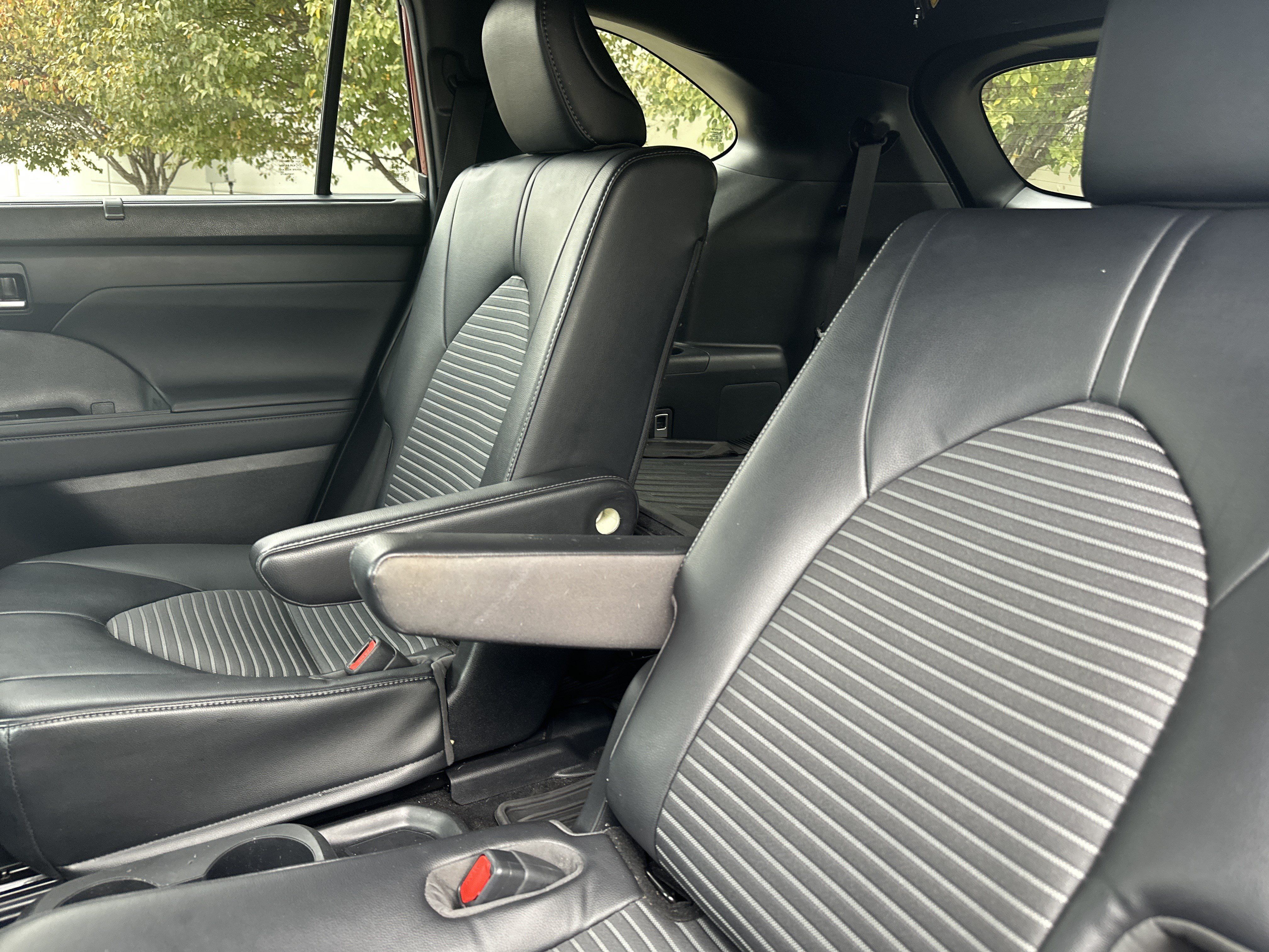 Used 2023 Toyota Highlander XSE AWD/4WD image 30