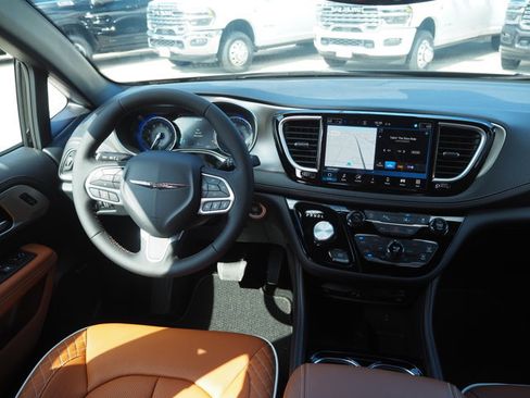 New 2026 Chrysler Pacifica Pinnacle image 28