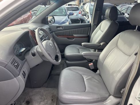 Used 2004 Toyota Sienna XLE image 13