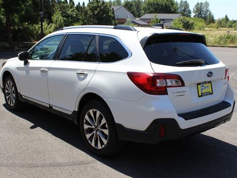 Used 2018 Subaru Outback 2.5i Touring w/ Popular Package #3 AWD/4WD image 3