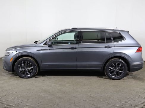 Used 2023 Volkswagen Tiguan SE w/ Panoramic Sunroof Package image 18