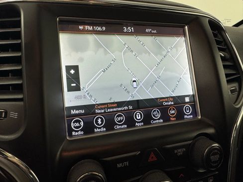 Used 2018 Jeep Grand Cherokee Overland AWD/4WD image 19