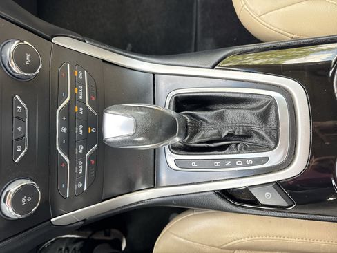 Used 2018 Ford Edge SEL w/ Equipment Group 201A AWD/4WD image 19
