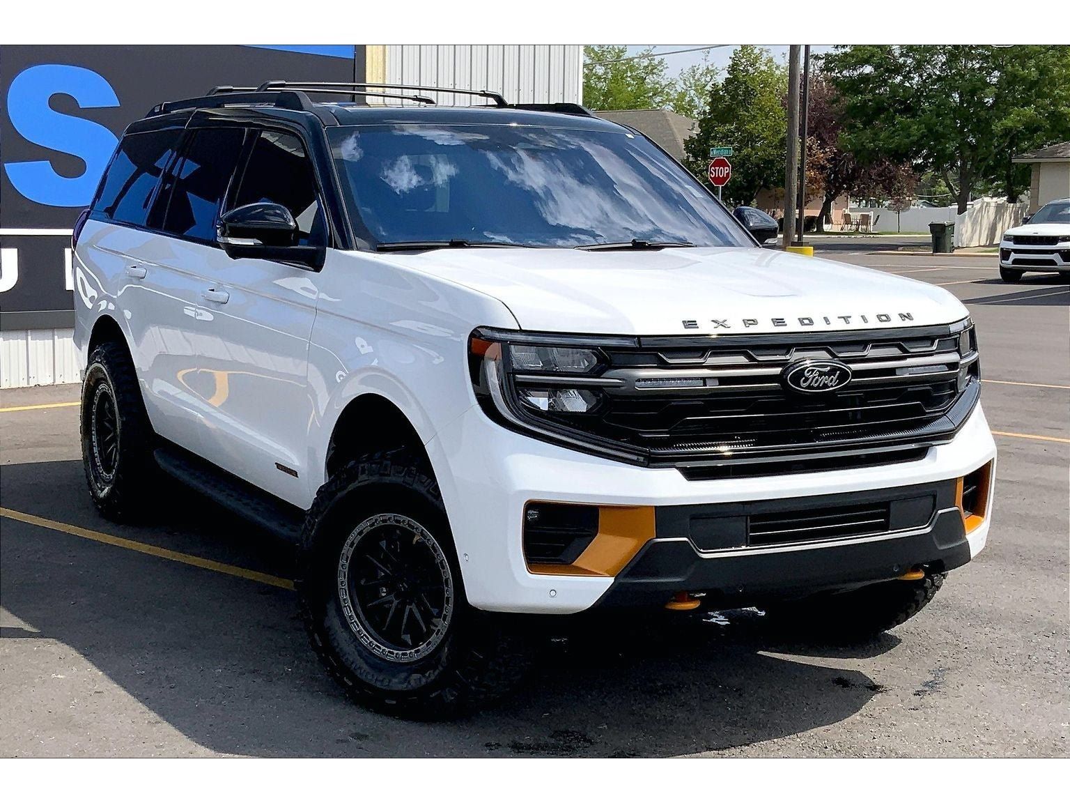 Used 2025 Ford Expedition Tremor AWD/4WD image 2