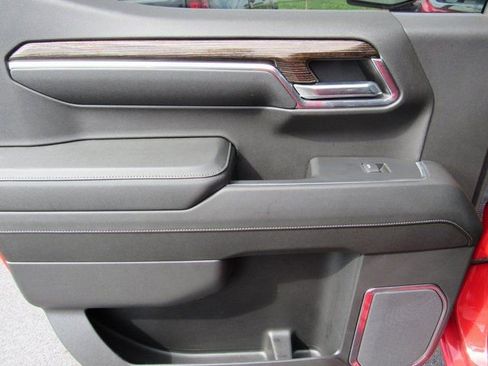 New 2024 GMC Sierra 1500 SLE image 15