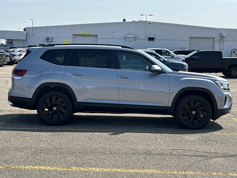 New 2026 Volkswagen Atlas SE image 6