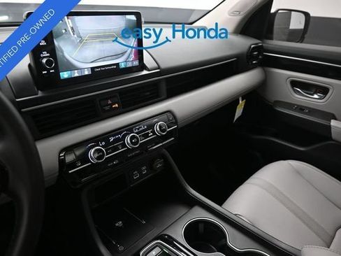 Used 2025 Honda Pilot Touring image 12