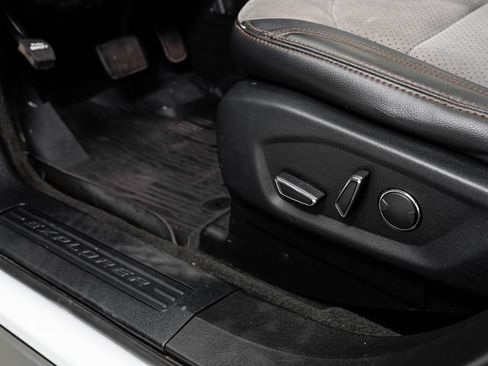Used 2017 Ford Explorer XLT w/ Equipment Group 202A FWD image 11