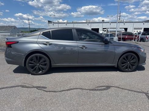 Certified 2022 Nissan Altima 2.5 SR w/ Midnight Edition Package AWD/4WD image 4
