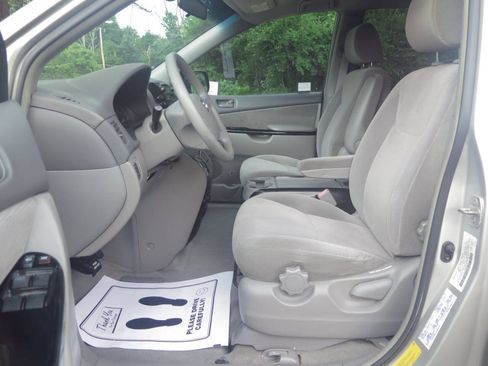Used 2004 Toyota Sienna LE FWD image 8