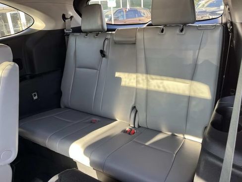 Used 2021 Toyota Highlander XLE AWD/4WD image 19