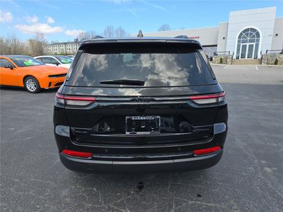 Used 2024 Jeep Grand Cherokee Limited w/ Black Appearance Package