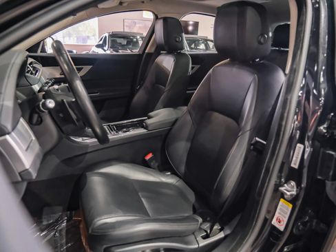 Used 2020 Jaguar XF Prestige RWD image 30