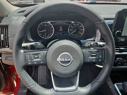 Used 2024 Nissan Pathfinder SL FWD image 24