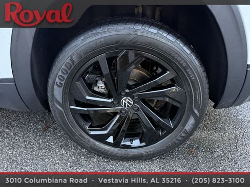 Certified 2023 Volkswagen Atlas SE w/ Black Wheel Package image 9