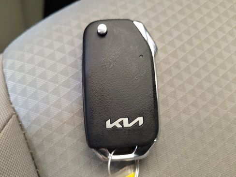 Used 2023 Kia Soul LX FWD image 32