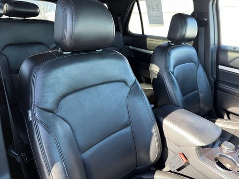 Used 2016 Ford Explorer XLT w/ Equipment Group 202A image 27