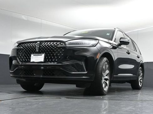 Certified 2025 Lincoln Aviator AWD w/ Jet Appearance Package image 37