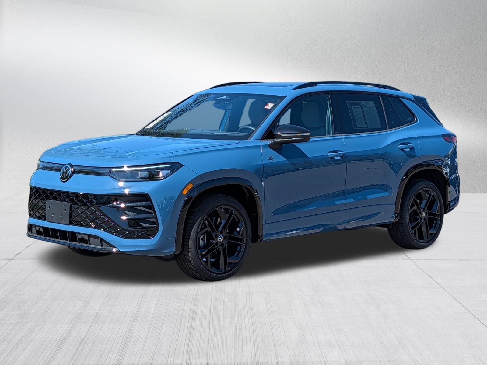 Certified 2026 Volkswagen Tiguan SE R-Line AWD/4WD image 3
