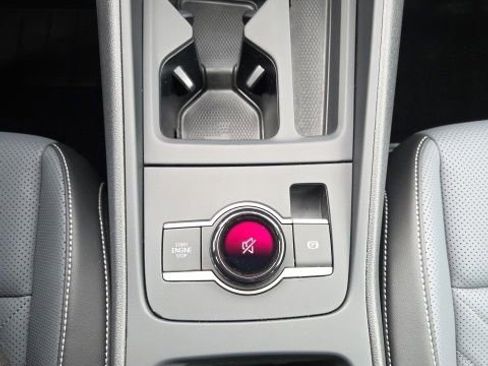 Used 2025 Volkswagen Tiguan SE AWD/4WD image 17