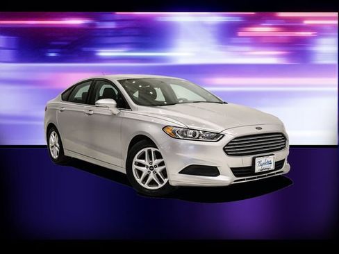 Used 2015 Ford Fusion SE image 32
