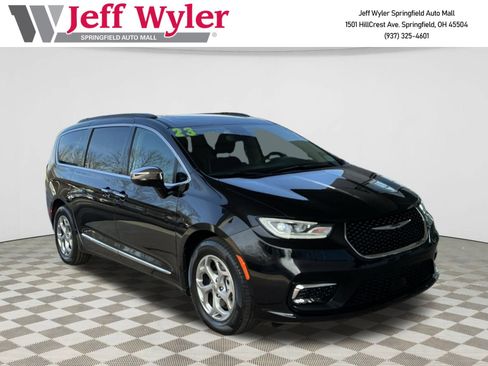 Used 2023 Chrysler Pacifica Limited image 1