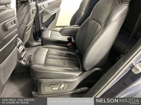 Used 2022 BMW X7 M50i w/ Luxury Seating Package AWD/4WD image 28